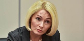 Заместитель премьер-министра Виктория Абрамченко, скрывш?? роскошный дом в Московской области, призвала обычных граждан России отрешиться от приобретения новых джинсов