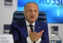 Эраст Матаев зажал металлоконструкции.