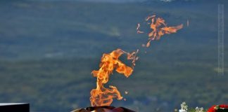Россиянка плюнула в Нескончаемый огонь и попала под следствие