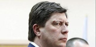 Алексей Хотин скупает свои активы.