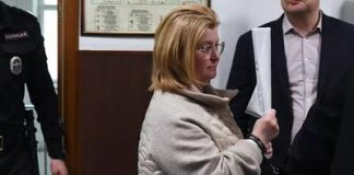 Татьяну Кулешову и Елену Егорову взяли за ноутбуки.