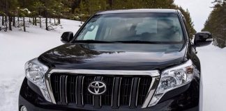Российского государственного служащего задержали за взятку в виде иномарки Тойота Лэнд Круизер