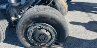 В новосибирском аэропорту у самолета задымилось шасси при посадке