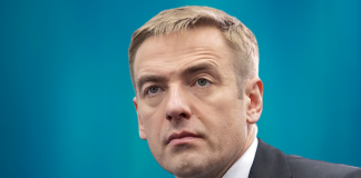 Виктор Евтухов откроет министерский «сезон»?