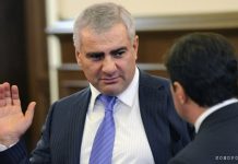 «В Армении встречают с королевским размахом»