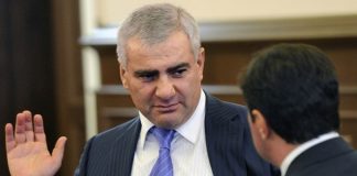 «В Армении встречают с королевским размахом»