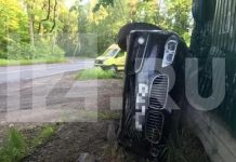 «Золотая» пятерка на БМВ врезалась в забор.