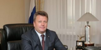 Главу 6-го кассационного суда отстранили за мутные сделки с землей и машинкой