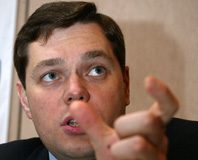 «Мордашев с товарищами уехал на какие-то острова, погуляли неделю, возвратился, пришел и произнес: в равных долях не так чтобы для меня приемлимо» // Железная хватка
