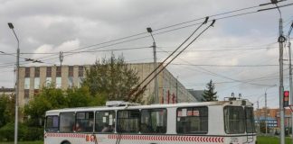 Красноярский «Гортранс» засудили на ₽500 тысяч за люк, упавший на голову водителя троллейбуса