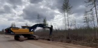 Паромную переправу через Лену для грузовиков закрыли в Киренском районе