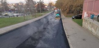 В Иркутске продолжается ремонт дорог картами