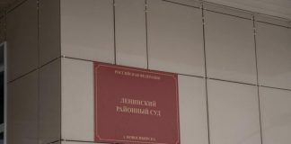 В Новосибирске в СИЗО отправили мужчину, который напал на школьницу в подъезде