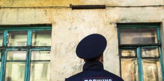 В новосибирский суд передали дело полицейского, который напал на школьницу