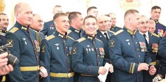 Выпускник военного университета сообщил Владимиру Путину стихотворение о бомбовозах
