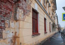 Заместо старого жилища – рассыпающая новостройка