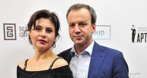 Шахматная вилка Дворковичей: доходы тут, жизнь там.