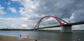 В Новосибирске четыре человека застряли на острове посреди Оби