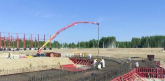 В Новосибирской области начали заливать фундамент кольцевого источника фотонов