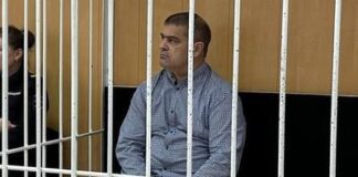 Александр Зорин взял унитазы и бумагу на себя.