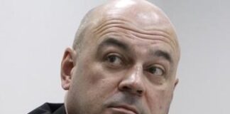 Алексею Кузьмичеву предъявили пачки средств.