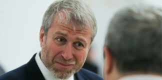 Роман Абрамович становится беднее
