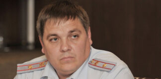 Бывший-заместитель руководителя воронежской ГИБДД, разжалованный после засветки недвижимого имущества на 63 млн руб., пробовал за 100 тыс. руб. приобрести права для шестерых людей