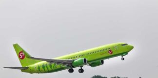 Пассажирский самолет Боинг-737 сел экстренно в Новосибирске