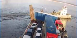 В Якутии на реке Лена сел на мель паром с 50 пассажирами