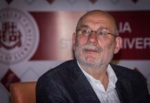 Бориса Акунина обвинили в хищению «Азазеля».