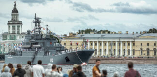 С контр-адмирала взыскали за старый ремонтные работы