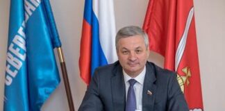 Председатель-сталевар Андрей Луценко.