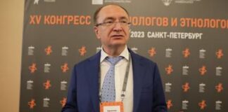 «После удара откинулась голова, хрустнула шейка».
