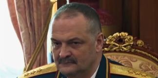 «Два раза стукнул по лицу прямо в собственном служебном кабинете»