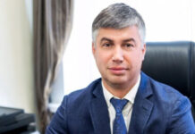 Сытый голодному