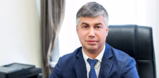 Сытый голодному