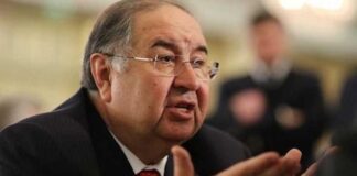 Алишер Усманов подтирает твитер-сообщения.