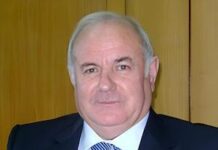 Минералку с газом сообразили на троих.