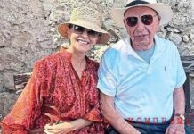 93-летнего медиамагната с его будущей пятой супругой — 67-летней Еленой Жуковой — свела его бывшая 3-я супруга, которая изменила ему с Иди ко дну Блэром