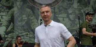 Голландский юрист отстирывает Вячеслава Шеянова.