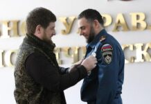 Алихана Цакаева положили на асфальт.