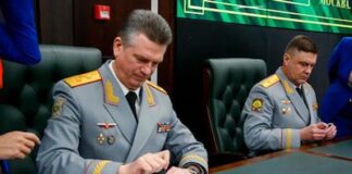 Юрия Кузнецова и его супругу задержали в своей постели.