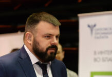 Советника не отпустили в добровольные помощники