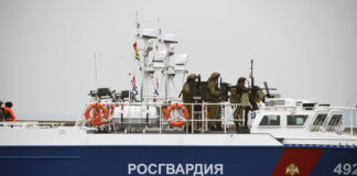 Катера пришвартовались в суде