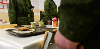 Военных лишили питания
