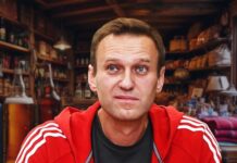 Имя оппозиционера на сувениры: как трусы исчезли, а носки остались