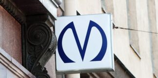 Метро в Санкт-Петербурге временно остановило движение поездов на одном из участков