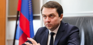 Дочь губернатора Мурманской области попалась на уловку телефонных мошенников, став жертвой их обмана.