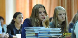 Владивостокская гимназия стала местом стрельбы восьмиклассника из газового пистолета: есть раненные.