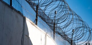 Защита сестер Хачатурян требует остановить уголовное преследование за убийство их отца